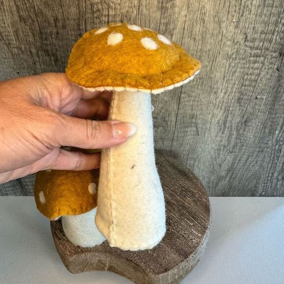 Rustic Toadstool Mushrooms Felt Critter Set Boho Decor FAST SHIP NEW - Picture 5 of 7